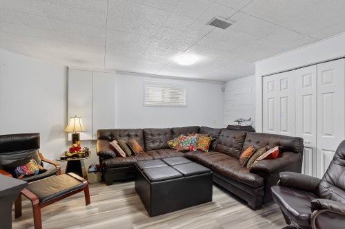 Salle familiale - 30 Place Optimiste, Sainte-Thècle, QC 