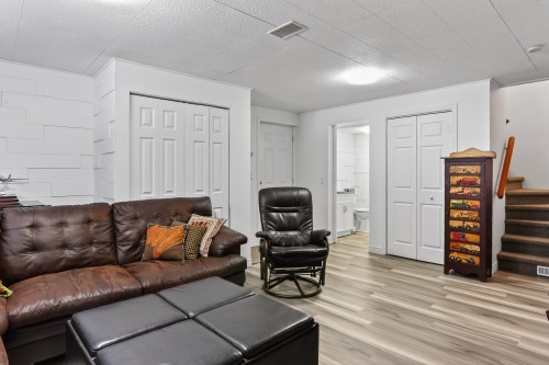 Salle familiale - 30 Place Optimiste, Sainte-Thècle, QC 