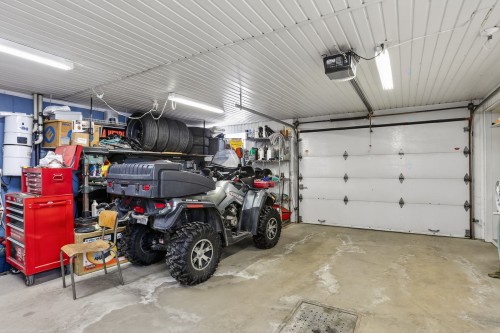 Garage - 30 Place Optimiste, Sainte-Thècle, QC 