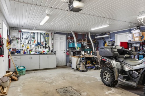 Garage - 30 Place Optimiste, Sainte-Thècle, QC 