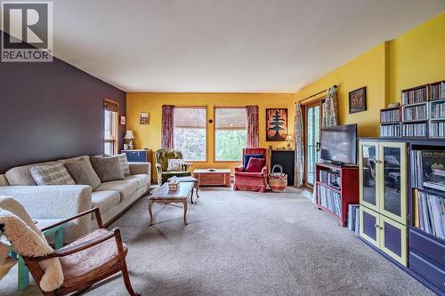 6051 Pine Ridge Road, Kaslo, BC - Indoor Photo Showing Living Room