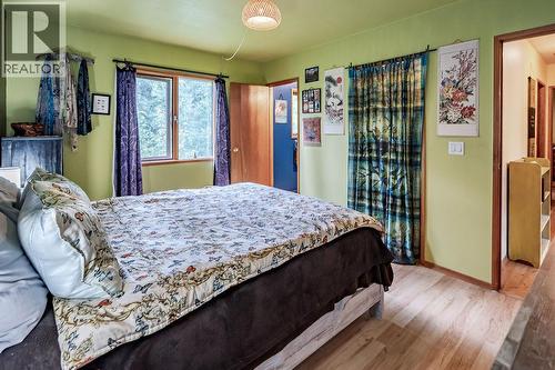 6051 Pine Ridge Road, Kaslo, BC - Indoor Photo Showing Bedroom