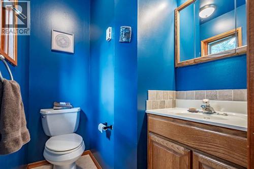 6051 Pine Ridge Road, Kaslo, BC - Indoor Photo Showing Bathroom