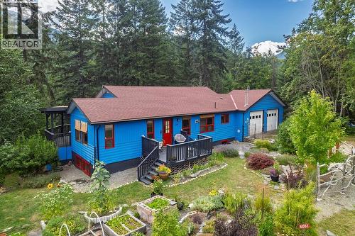 6051 Pine Ridge Road, Kaslo, BC - Outdoor