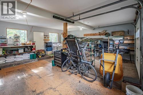 6051 Pine Ridge Road, Kaslo, BC - Indoor Photo Showing Garage