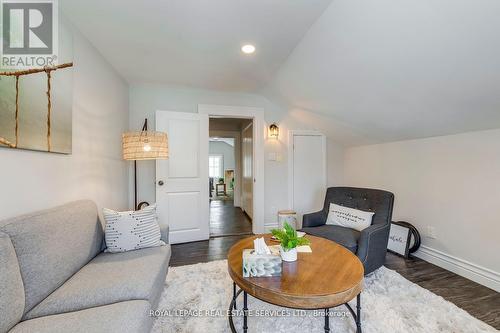 317 Queen Street S, Mississauga, ON - Indoor Photo Showing Living Room