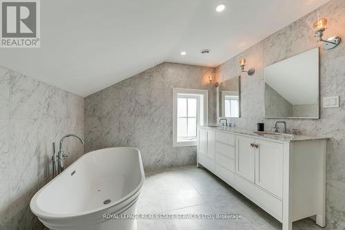 317 Queen Street S, Mississauga, ON - Indoor Photo Showing Bathroom