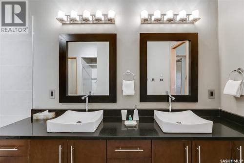 401 73 24Th Street E, Saskatoon, SK - Indoor Photo Showing Bathroom