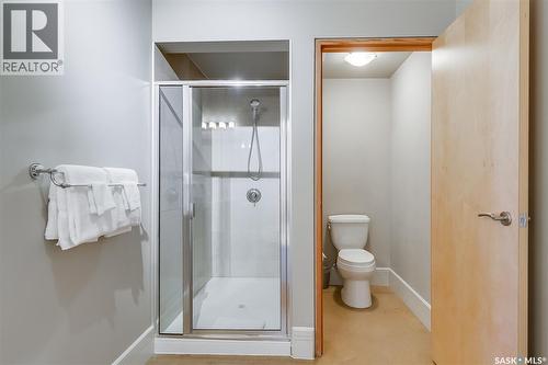 401 73 24Th Street E, Saskatoon, SK - Indoor Photo Showing Bathroom