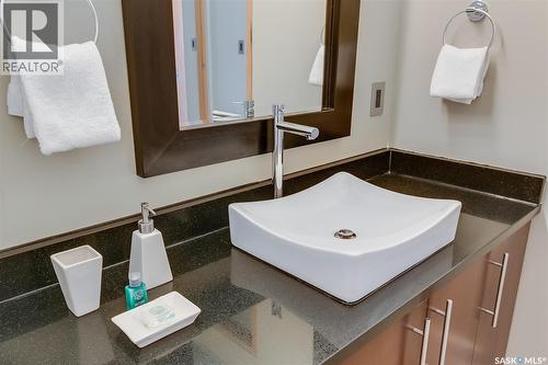 401 73 24Th Street E, Saskatoon, SK - Indoor Photo Showing Bathroom