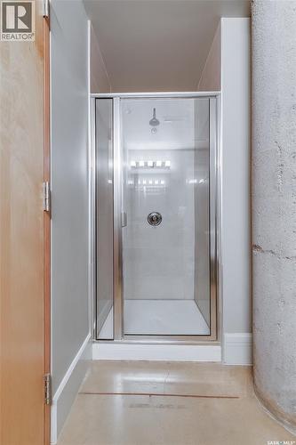 401 73 24Th Street E, Saskatoon, SK - Indoor Photo Showing Bathroom