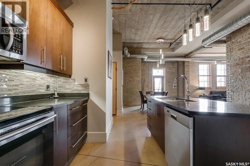401 73 24Th Street E, Saskatoon, SK - Indoor Photo Showing Kitchen With Upgraded Kitchen