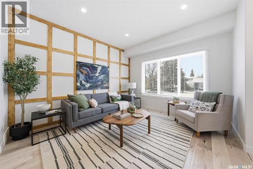 1131B 6Th Street E, Saskatoon, SK - Indoor Photo Showing Living Room