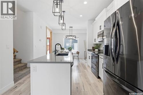 1131B 6Th Street E, Saskatoon, SK - Indoor Photo Showing Kitchen With Upgraded Kitchen