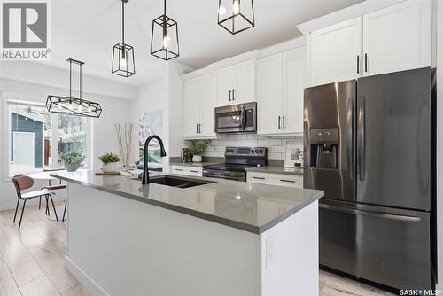 1131B 6Th Street E, Saskatoon, SK - Indoor Photo Showing Kitchen With Upgraded Kitchen