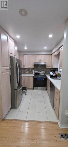 39 Ridware Crescent, Toronto, ON - Indoor Photo Showing Kitchen With Double Sink