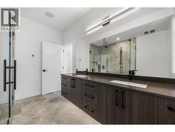 Dark scheme home primary ensuite - 