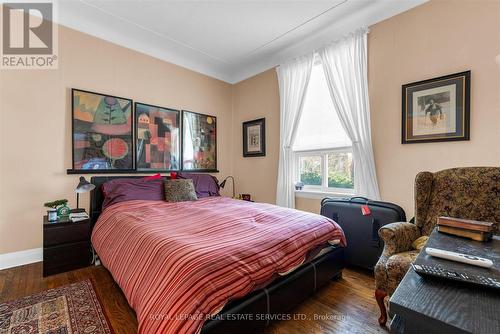 58 East Avenue S, Hamilton, ON - Indoor Photo Showing Bedroom