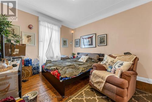 58 East Avenue S, Hamilton, ON - Indoor Photo Showing Bedroom