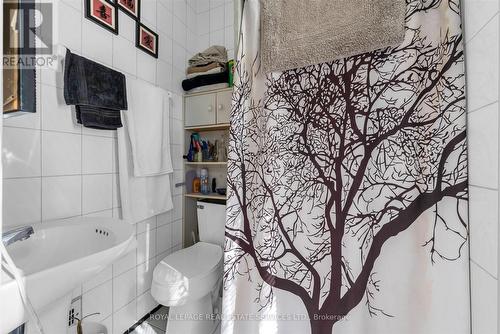 58 East Avenue S, Hamilton, ON - Indoor Photo Showing Bathroom