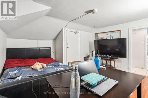 58 East Avenue S, Hamilton, ON - Indoor Photo Showing Bedroom