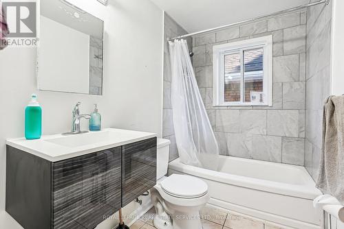 58 East Avenue S, Hamilton, ON - Indoor Photo Showing Bathroom