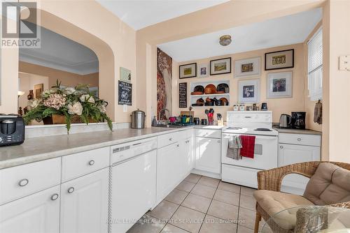 58 East Avenue S, Hamilton, ON - Indoor Photo Showing Kitchen