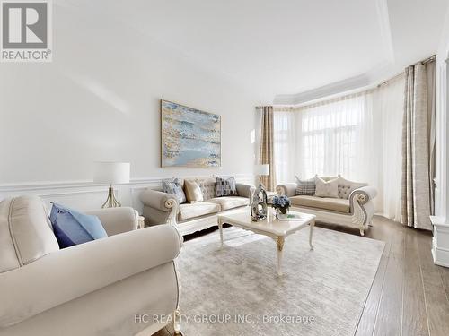 99 Coon'S Road, Richmond Hill, ON - Indoor Photo Showing Living Room