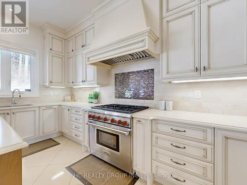 99 Coon'S Road, Richmond Hill, ON - Indoor Photo Showing Kitchen With Upgraded Kitchen