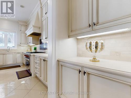 99 Coon'S Road, Richmond Hill, ON - Indoor Photo Showing Kitchen