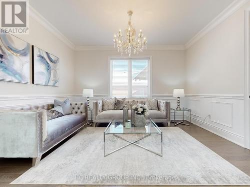 99 Coon'S Road, Richmond Hill, ON - Indoor Photo Showing Living Room