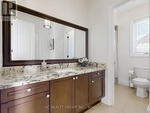 99 Coon'S Road, Richmond Hill, ON - Indoor Photo Showing Bathroom