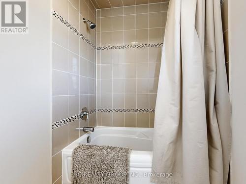 99 Coon'S Road, Richmond Hill, ON - Indoor Photo Showing Bathroom