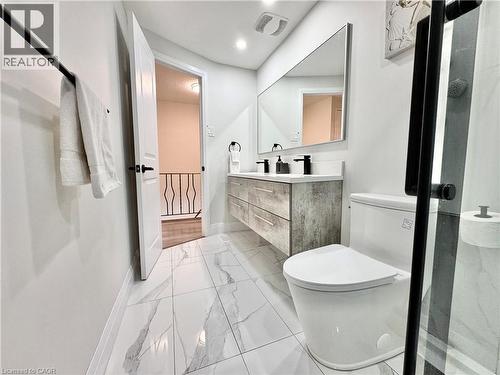 138 Jansen Avenue, Kitchener, ON - Indoor Photo Showing Bathroom