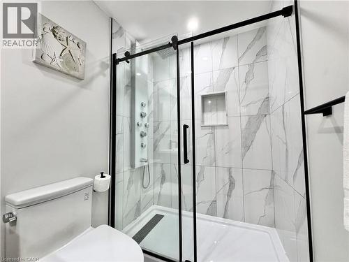 138 Jansen Avenue, Kitchener, ON - Indoor Photo Showing Bathroom