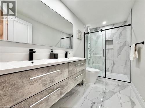138 Jansen Avenue, Kitchener, ON - Indoor Photo Showing Bathroom