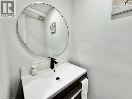138 Jansen Avenue, Kitchener, ON - Indoor Photo Showing Bathroom