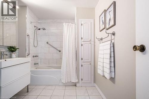 23 Bruce Street, Hamilton, ON - Indoor Photo Showing Bathroom