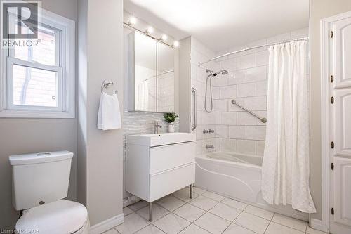 23 Bruce Street, Hamilton, ON - Indoor Photo Showing Bathroom