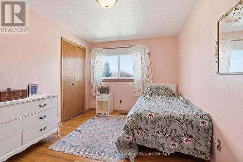 55 Champlain Avenue, Hamilton, ON - Indoor Photo Showing Bedroom