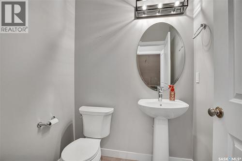 959 Mcfaull Manor, Saskatoon, SK - Indoor Photo Showing Bathroom