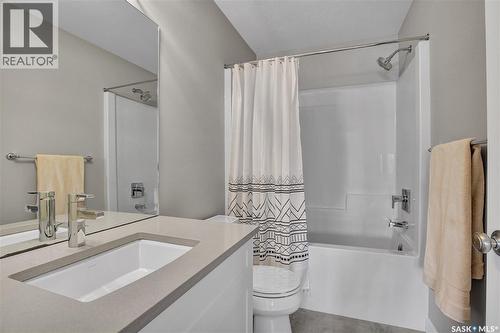 959 Mcfaull Manor, Saskatoon, SK - Indoor Photo Showing Bathroom