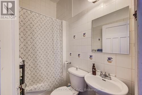 30 Brook Street, Cambridge, ON - Indoor Photo Showing Bathroom