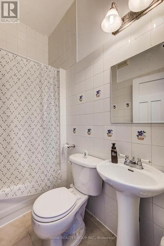 30 Brook Street, Cambridge, ON - Indoor Photo Showing Bathroom