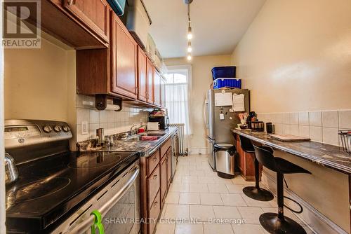 30 Brook Street, Cambridge, ON - Indoor Photo Showing Kitchen With Double Sink
