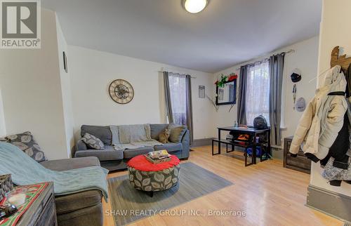 11 Simcoe Street, Cambridge, ON - Indoor Photo Showing Living Room