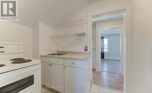 11 Simcoe Street, Cambridge, ON - Indoor Photo Showing Kitchen