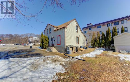 11 Simcoe Street, Cambridge, ON - Outdoor