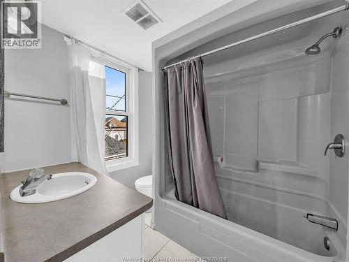1153 University, Windsor, ON - Indoor Photo Showing Bathroom