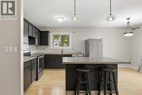 5187 Chute Lake Crescent, Kelowna, BC - Indoor Photo Showing Kitchen With Double Sink With Upgraded Kitchen